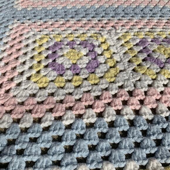 Handmade Vintage Grandma Square Crochet Knit Blanket - Picture 5 of 6